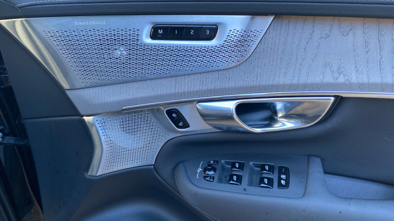 Volvo XC90 2.0 T8 PHEV Ultra Dark 5dr AWD Geartronic Estate